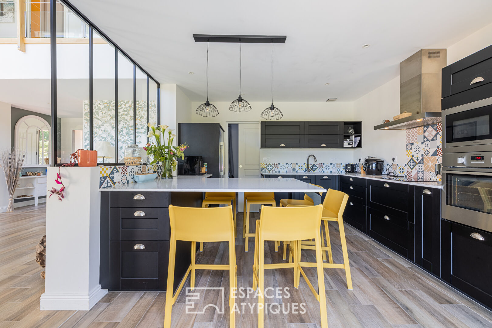 Contemporaine lumineuse dans un cadre bucolique