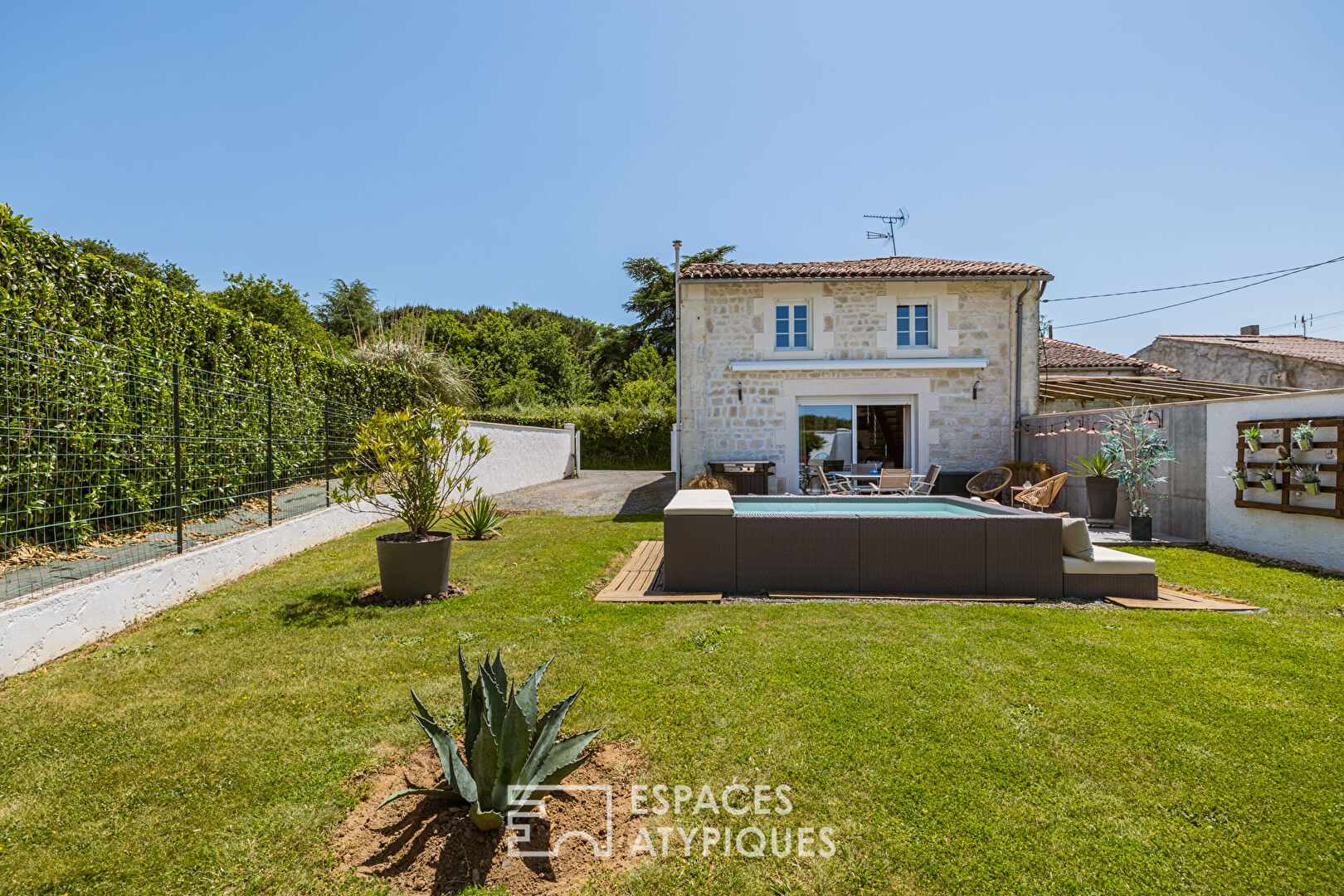 Maison charentaise rénovée entre Saintes et les plages