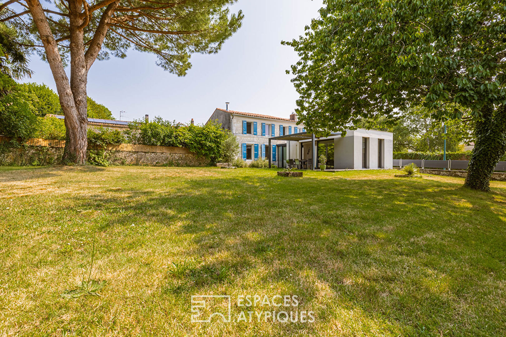 Harmonie entre charme charentais et design moderniste