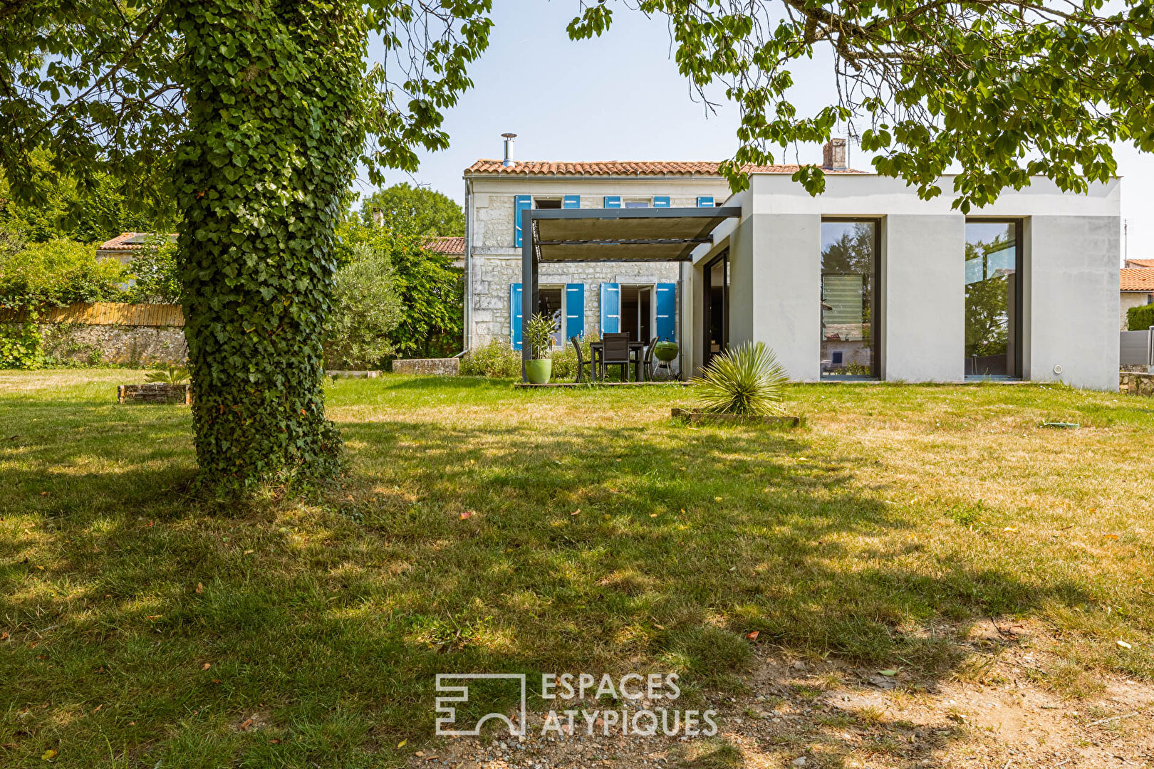Harmonie entre charme charentais et design moderniste