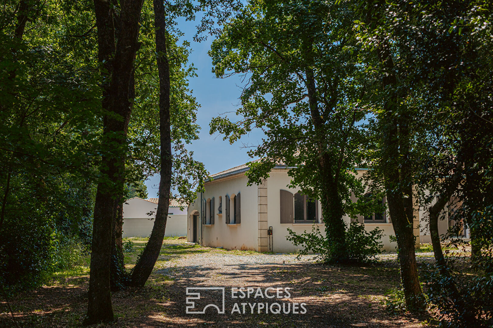 Maison de charme au coeur d’un bois proche de La Rochelle