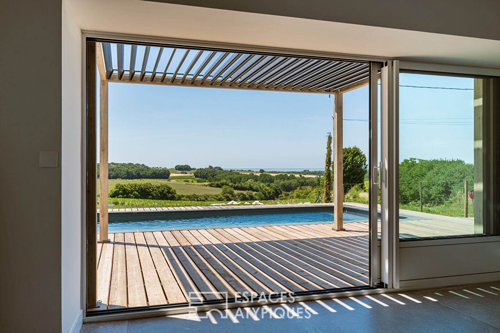 Rénovation moderne à la vue exceptionnelle