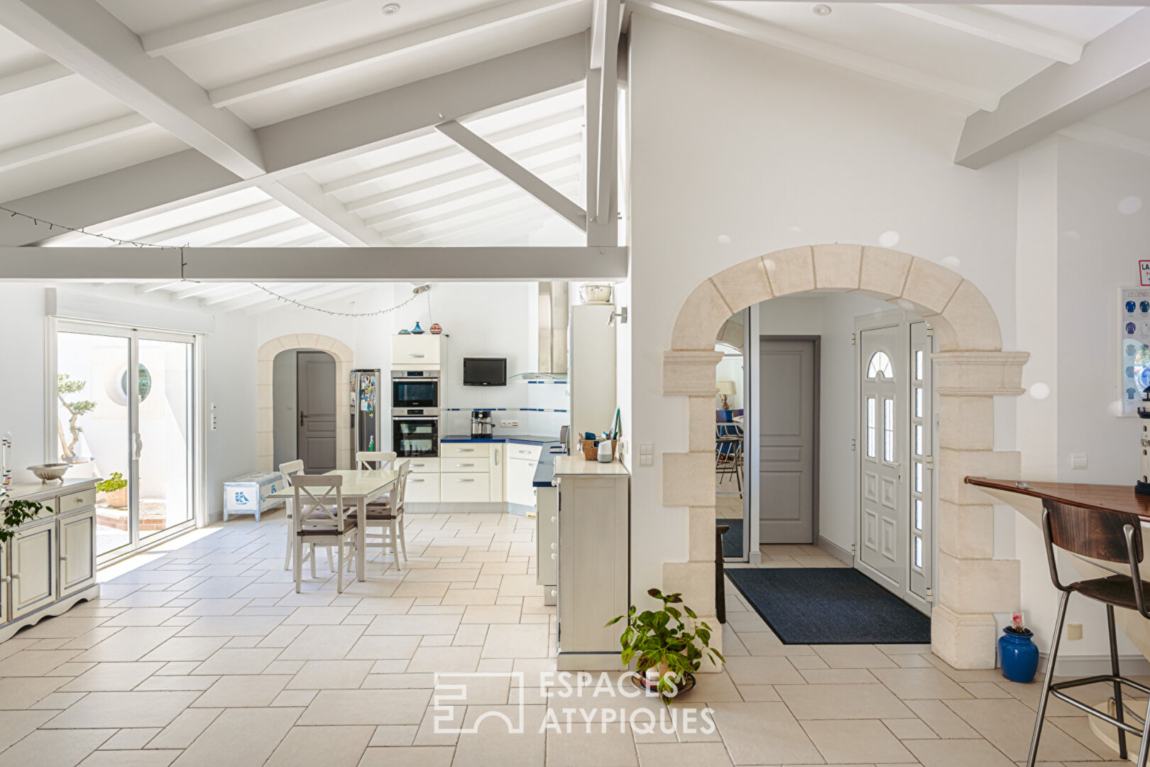Intimate enclosed house near La Rochelle