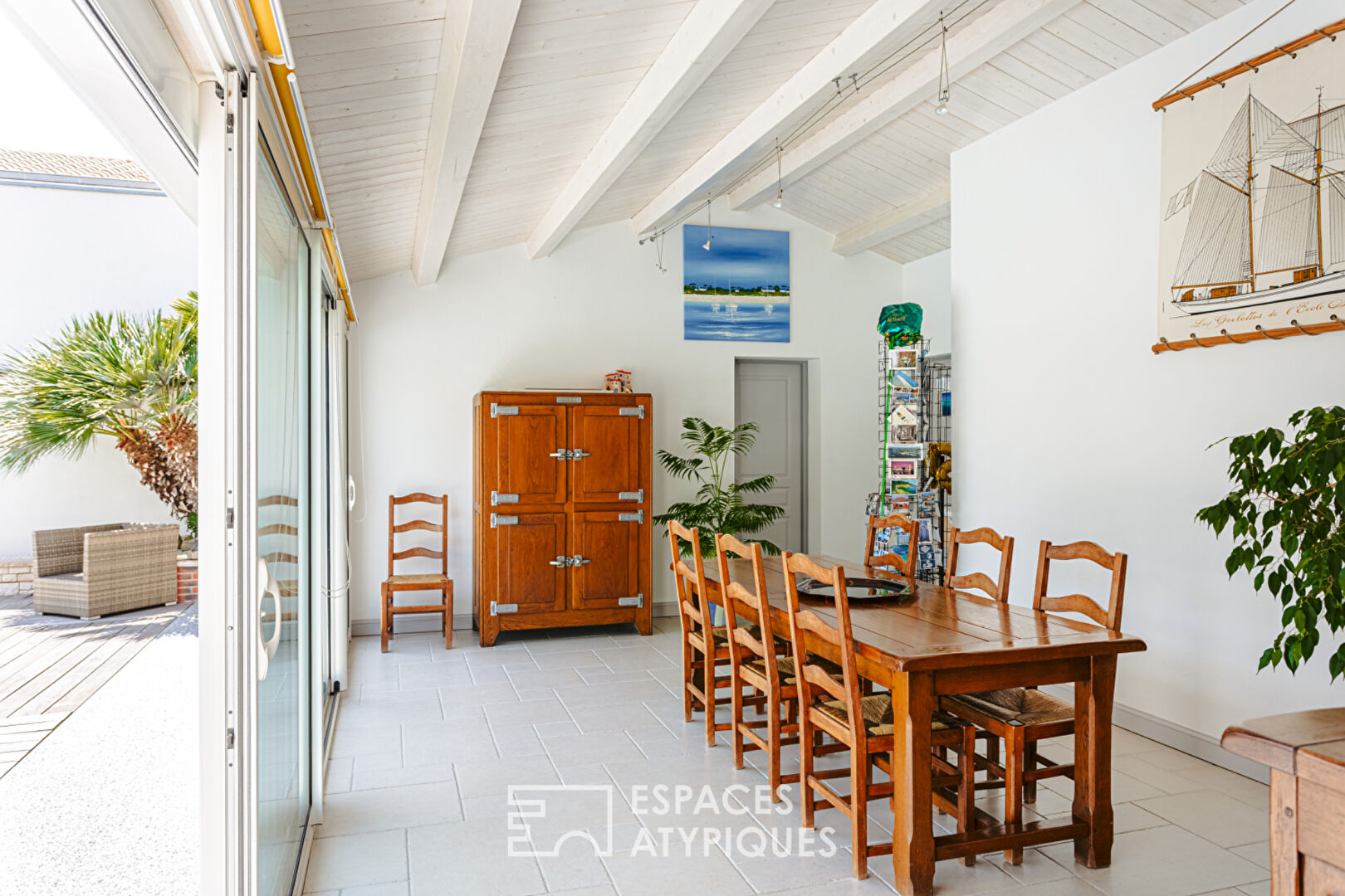 Intimate enclosed house near La Rochelle