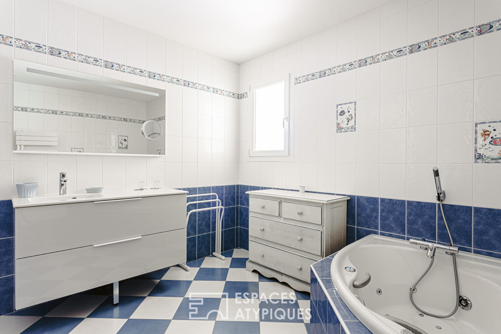 Intimate enclosed house near La Rochelle