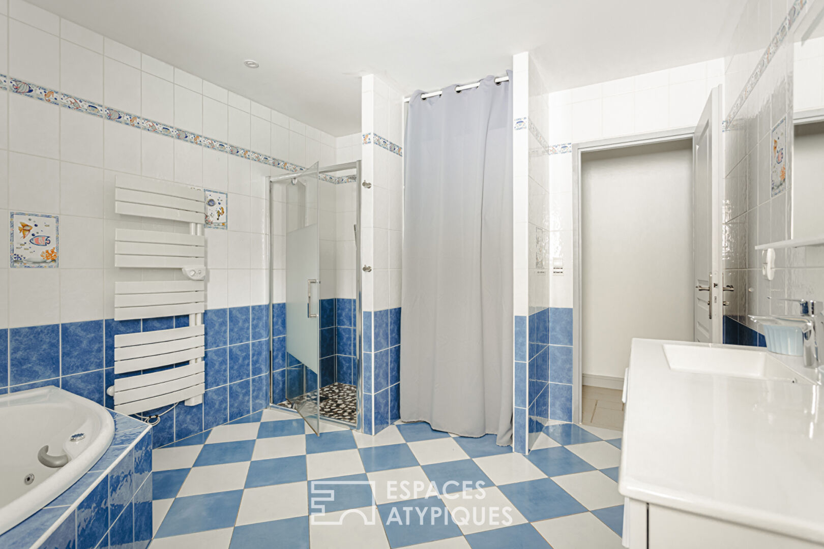 Intimate enclosed house near La Rochelle