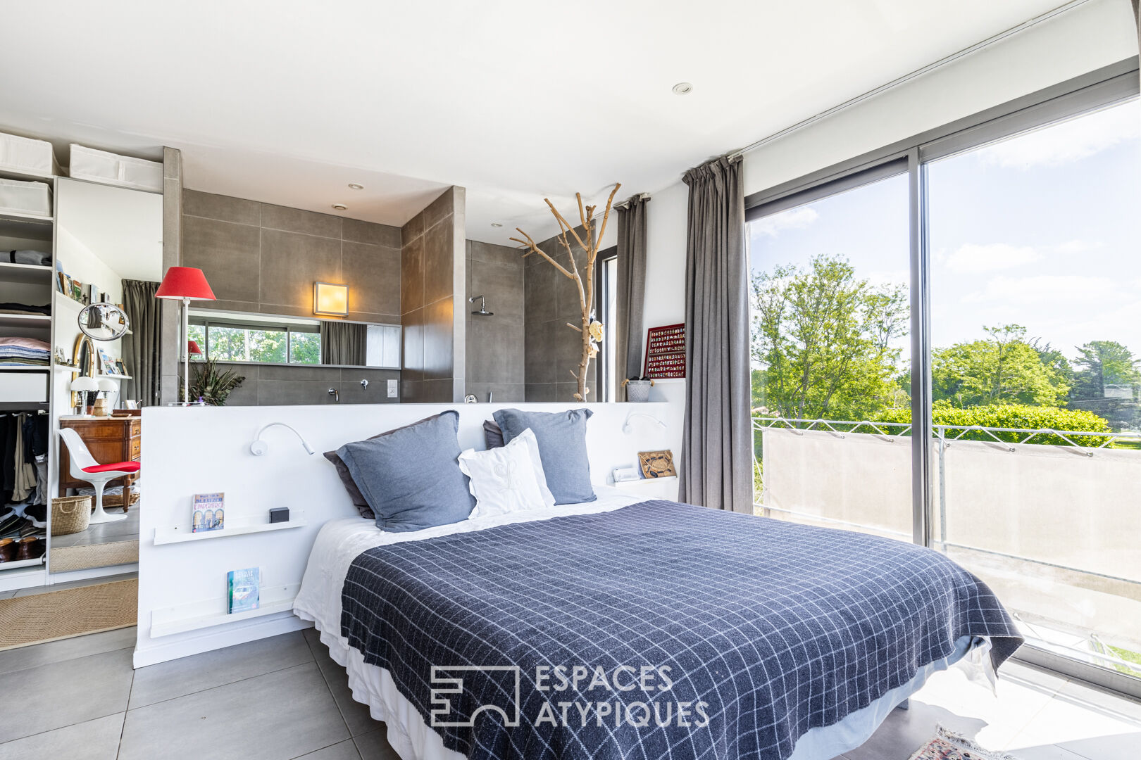 Bright contemporary with a contemplative sea view