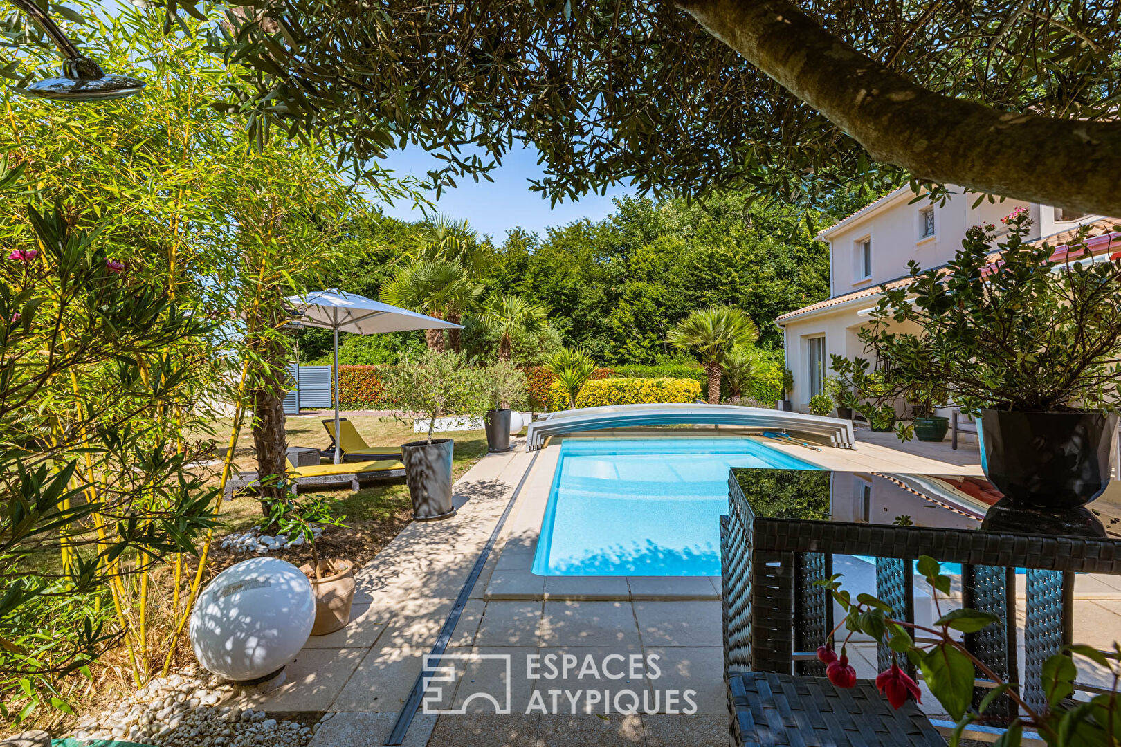 Maison familiale au coeur d’un jardin paysagé