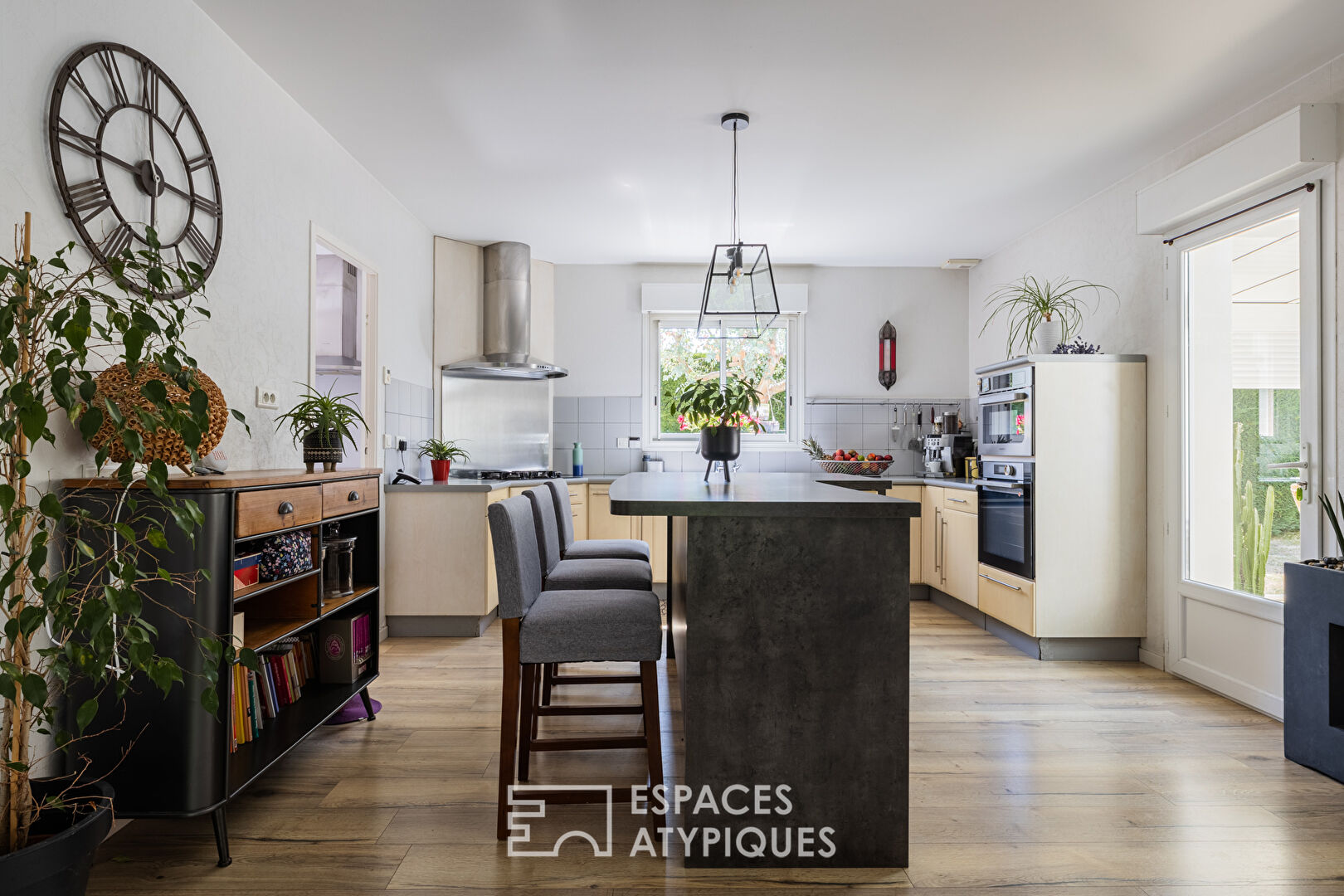 Maison familiale au coeur d’un jardin paysagé