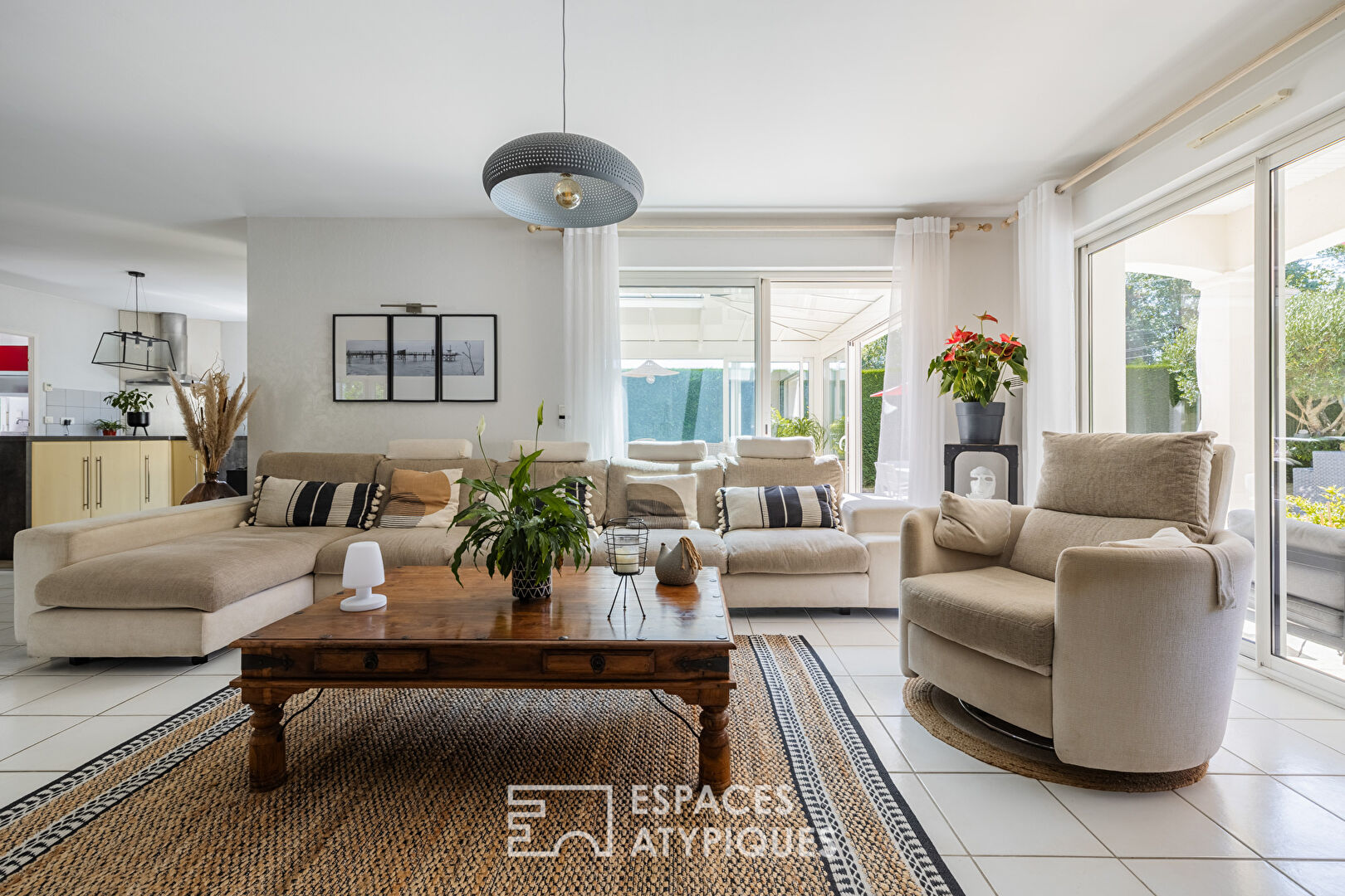 Maison familiale au coeur d’un jardin paysagé