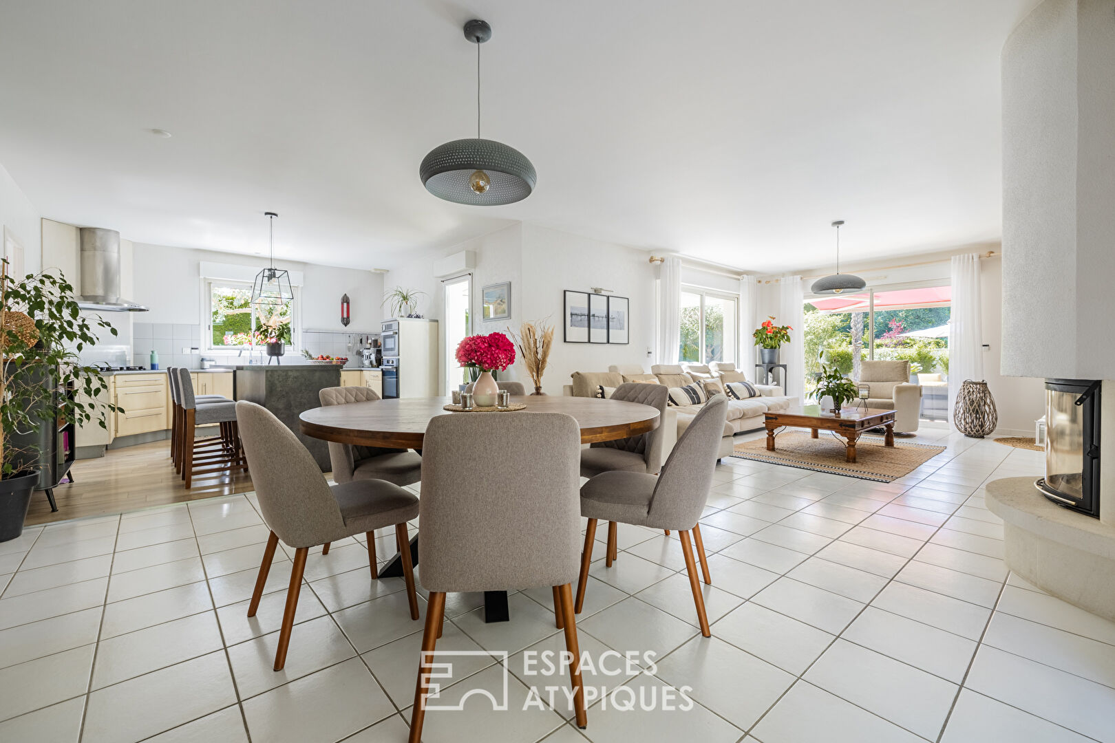 Maison familiale au coeur d’un jardin paysagé