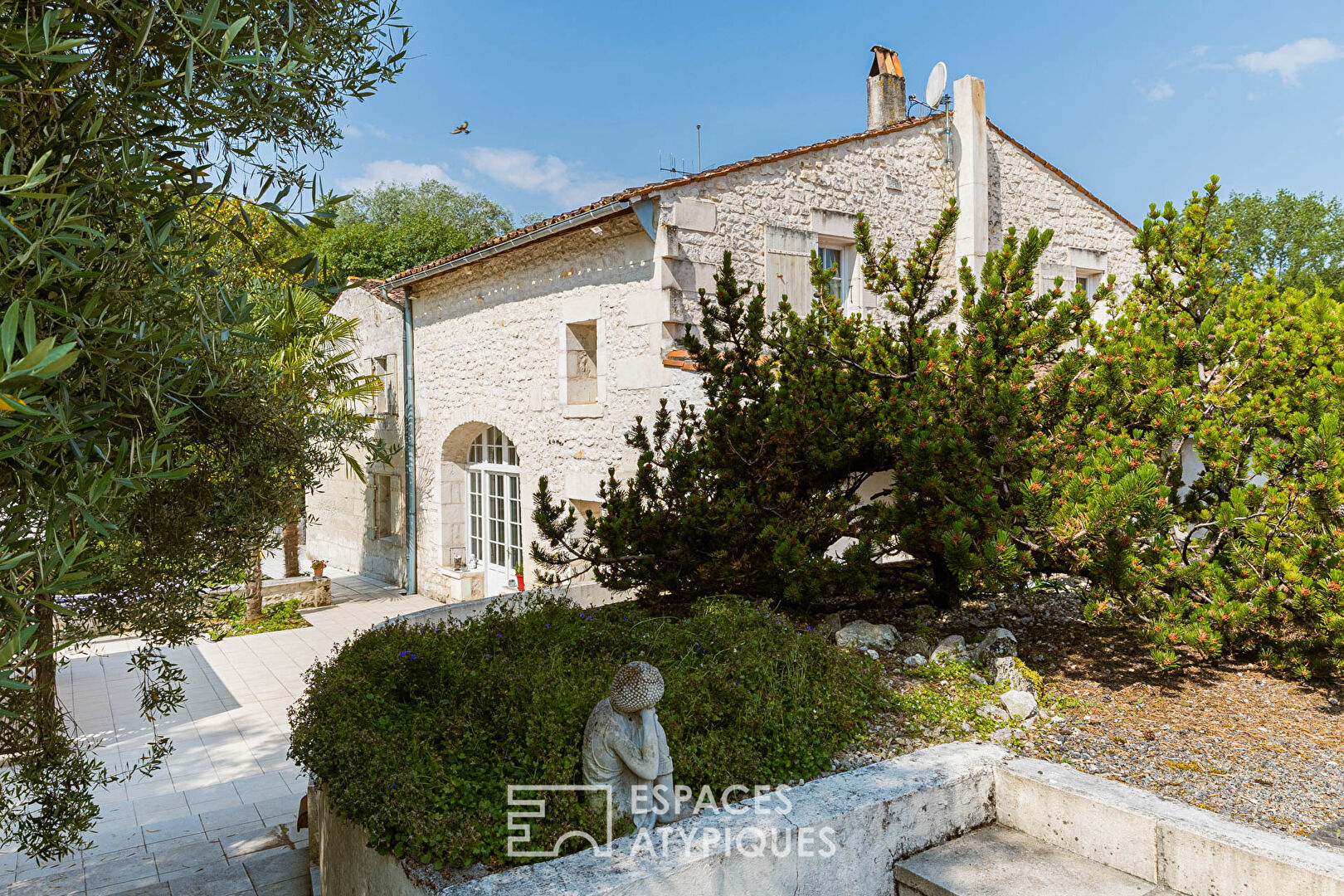Maison de caractère et son gîte dans un écrin préservé