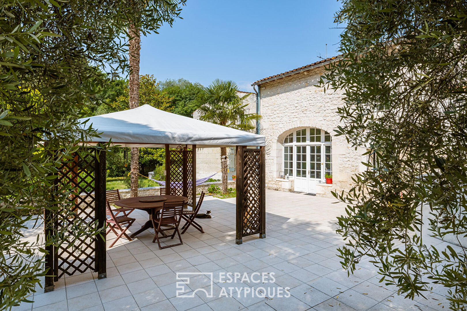Maison de caractère et son gîte dans un écrin préservé