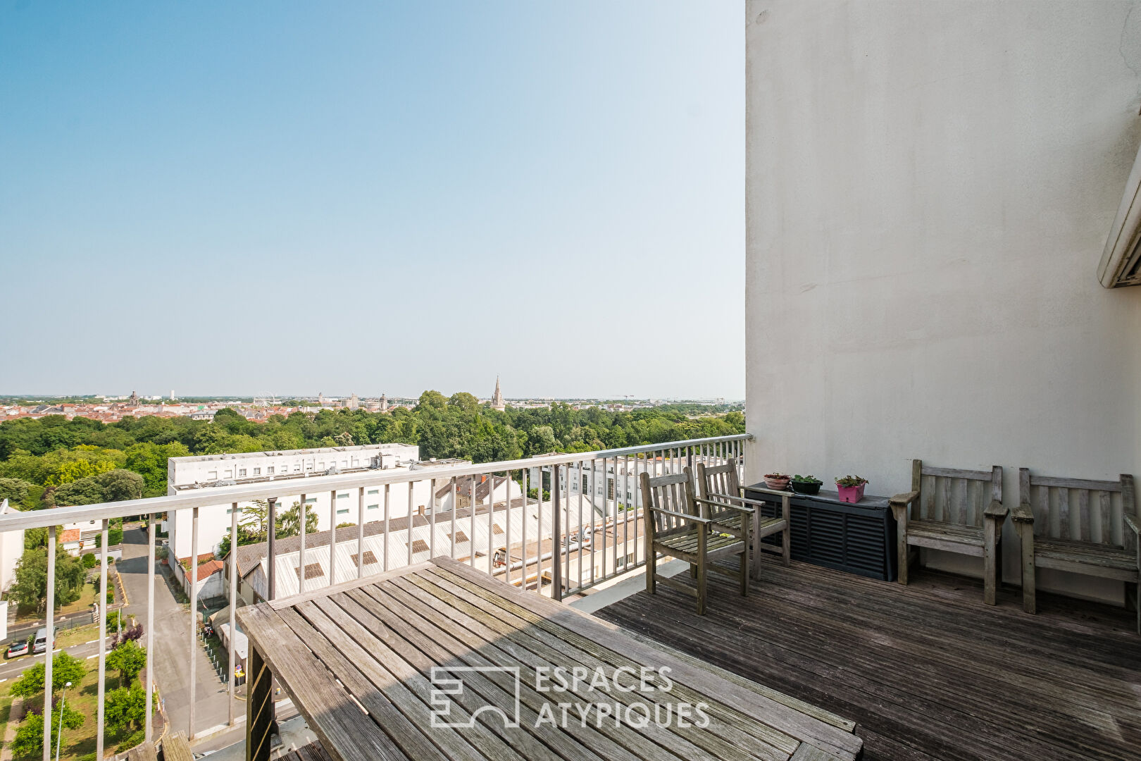 Vues imprenables à La Genette au dernier étage avec terrasse