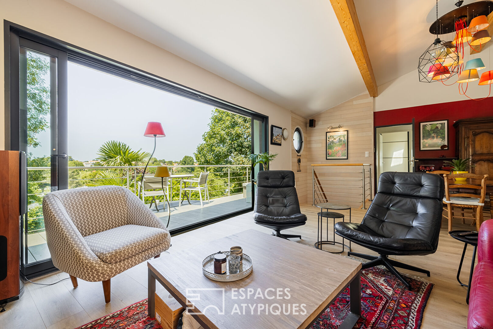 Contemporary house between sky and canopy, 500 meters from Nauzan beach