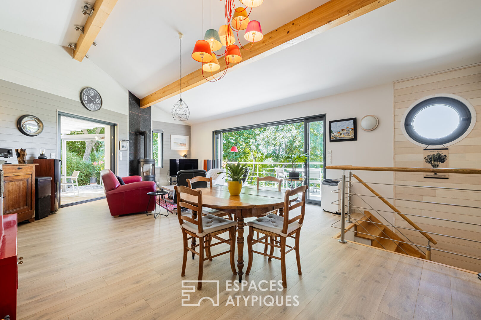 Contemporary house between sky and canopy, 500 meters from Nauzan beach