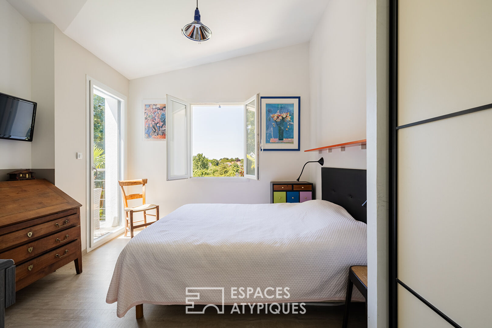 Contemporary house between sky and canopy, 500 meters from Nauzan beach