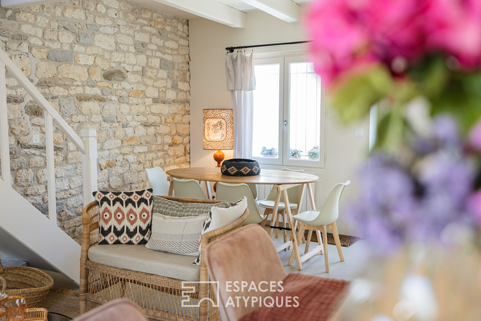 A cocoon of elegance in the heart of the city with terrace
