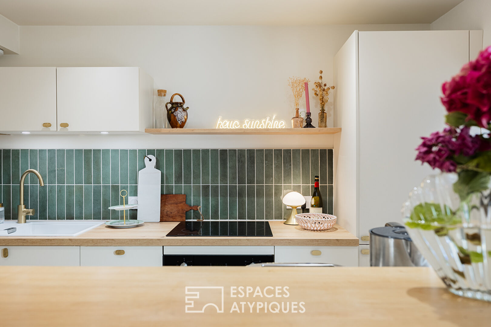 A cocoon of elegance in the heart of the city with terrace