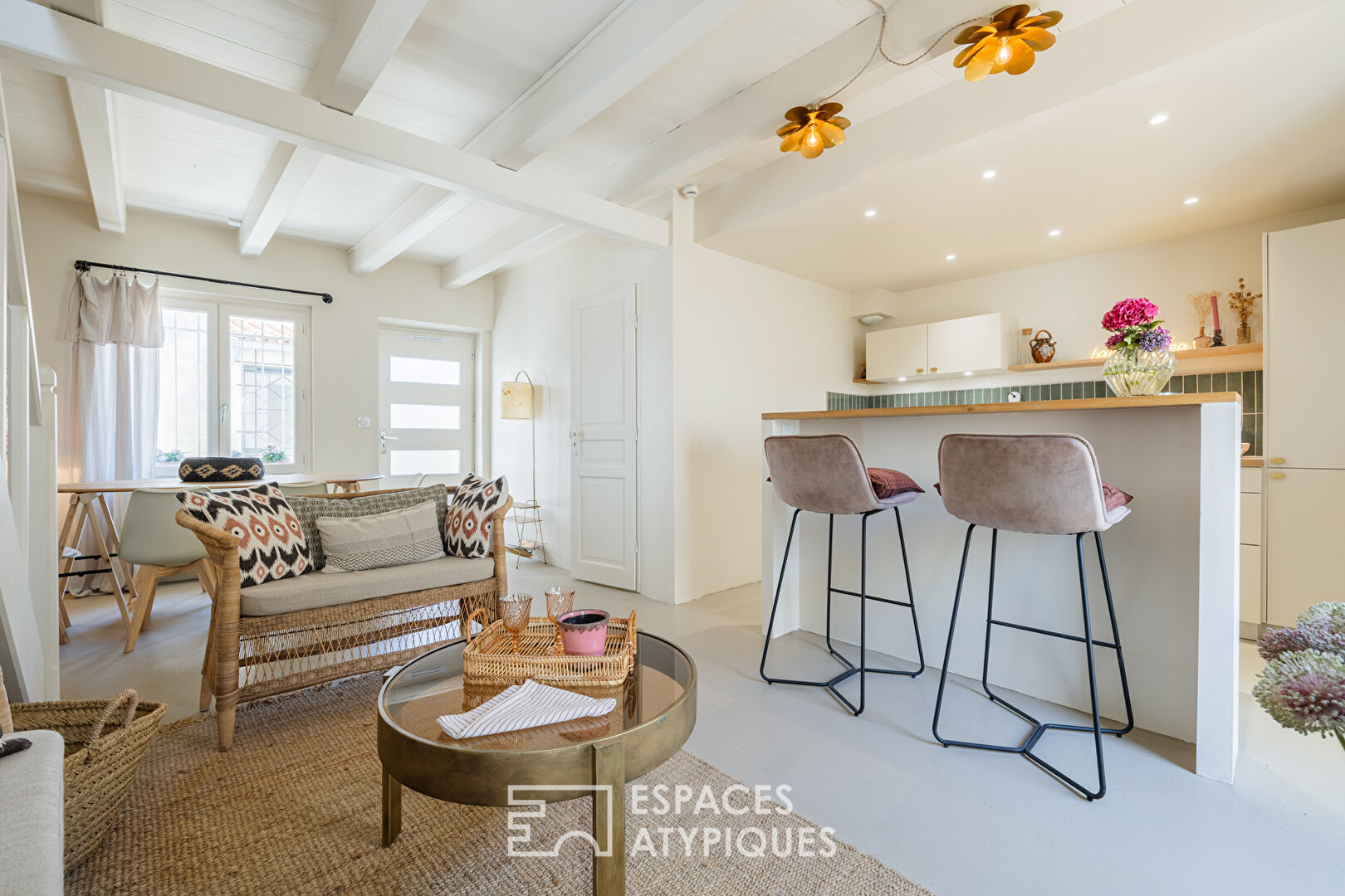 A cocoon of elegance in the heart of the city with terrace