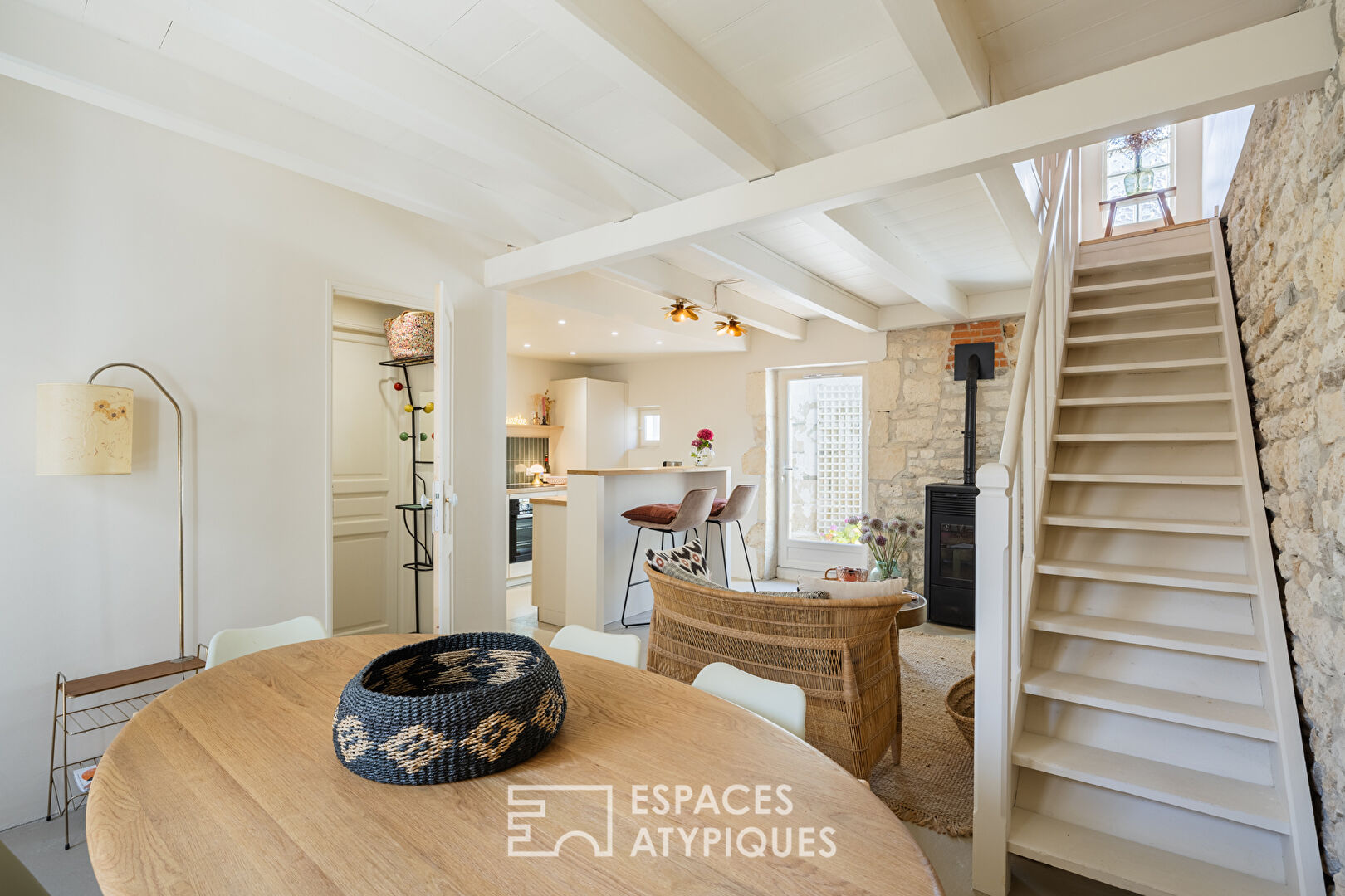 A cocoon of elegance in the heart of the city with terrace