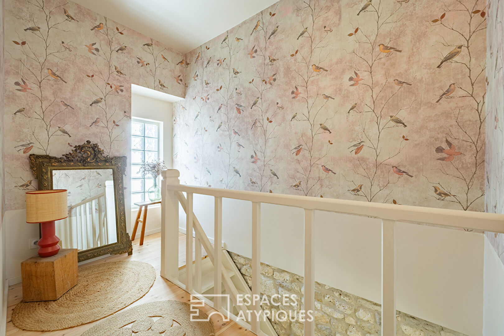 A cocoon of elegance in the heart of the city with terrace