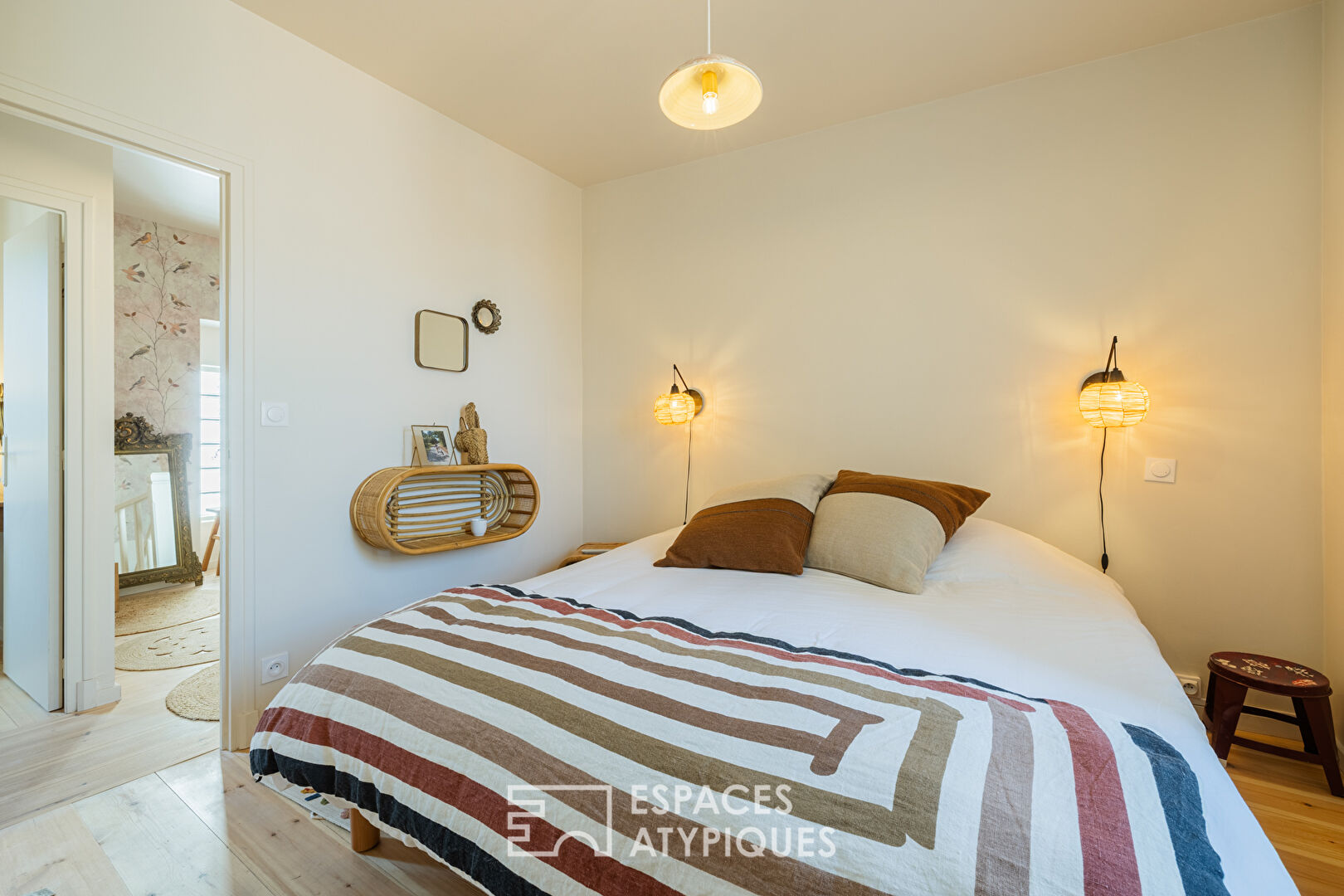 A cocoon of elegance in the heart of the city with terrace