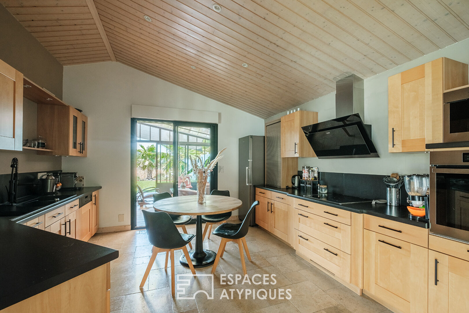 Family room with generous volumes and its indoor swimming pool
