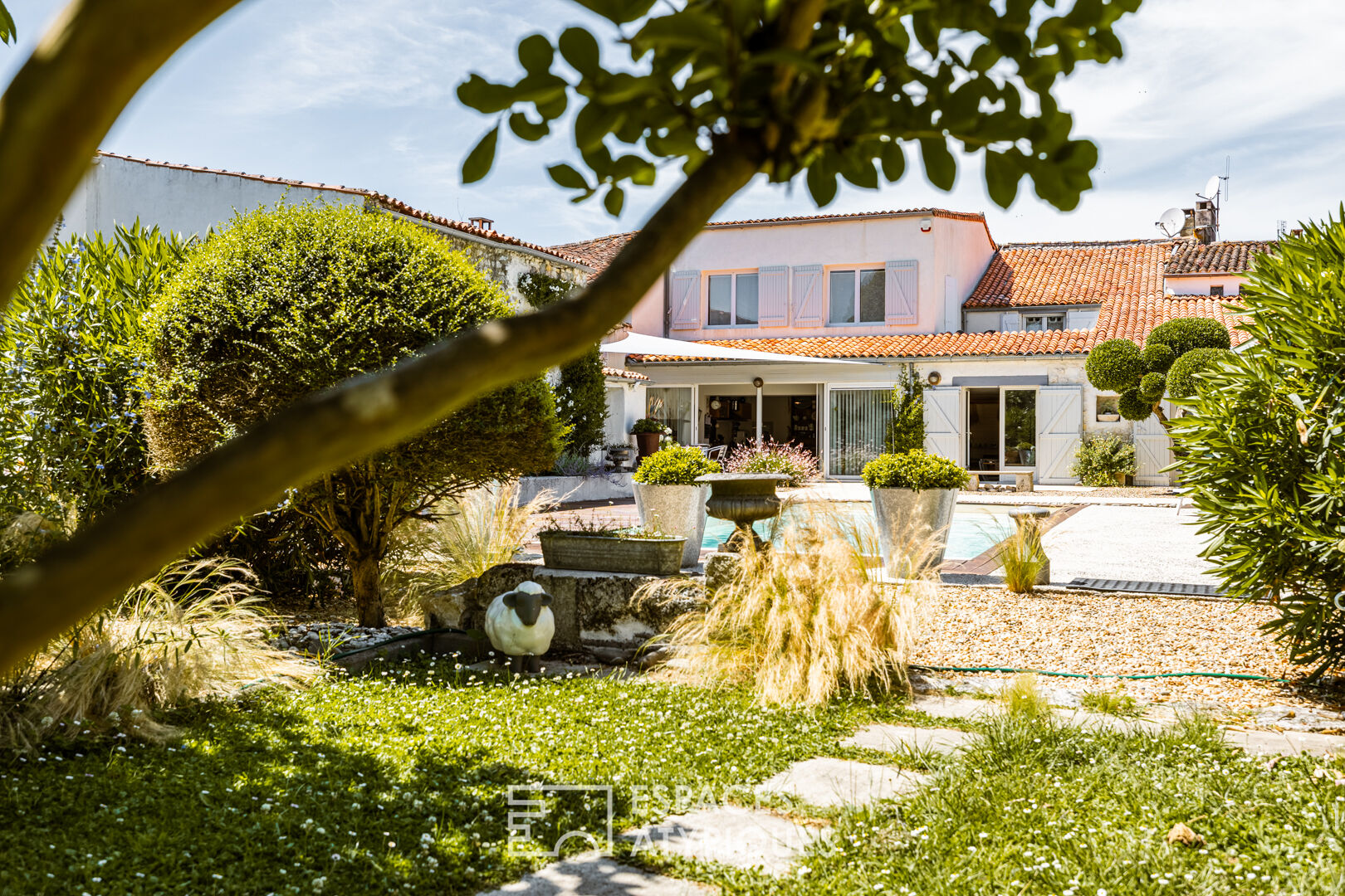 Bâtisse d’époque et de caractère en coeur de village