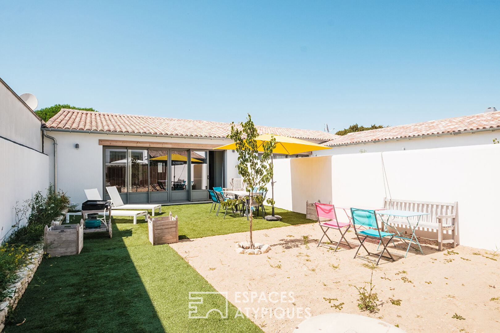 Premium location for exceptional renovation