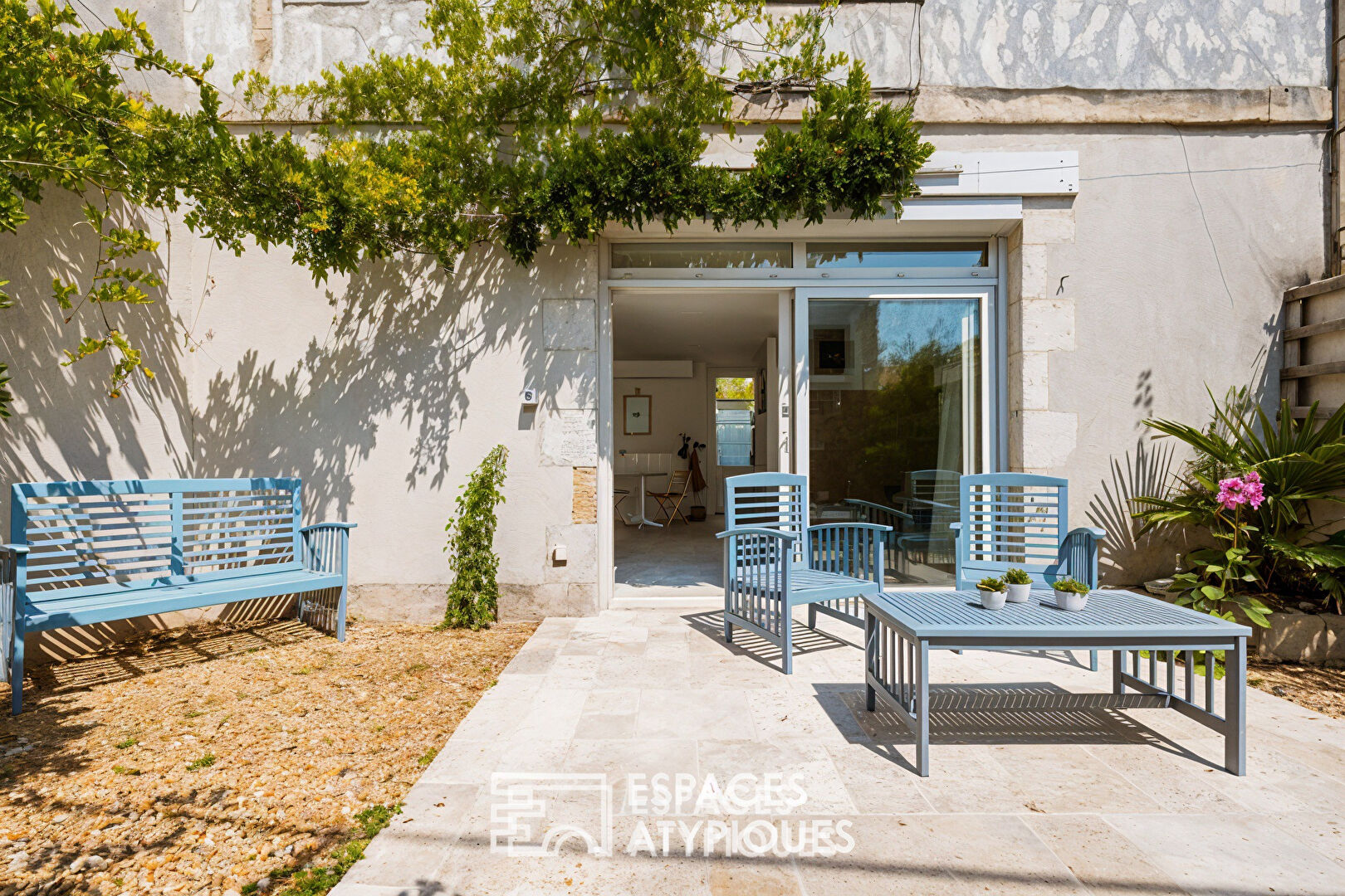 Appartement avec cour dans un cadre soigné