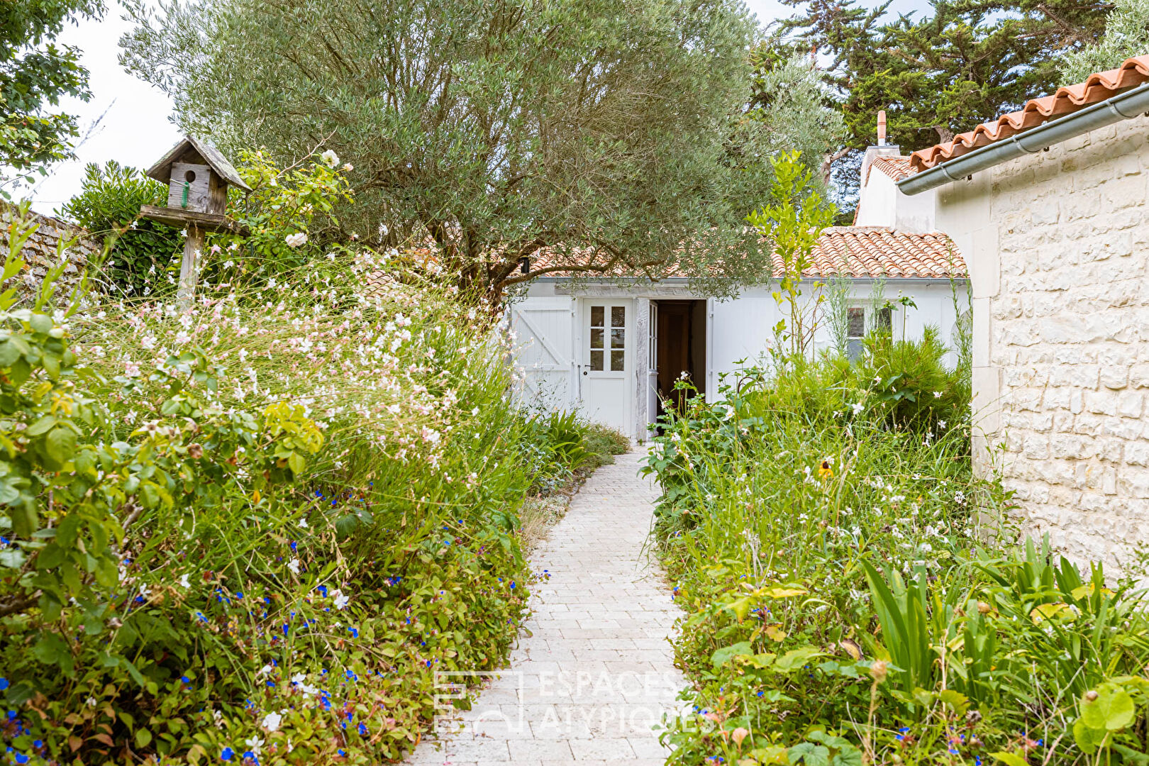 Maison de famille empreinte de quiétude