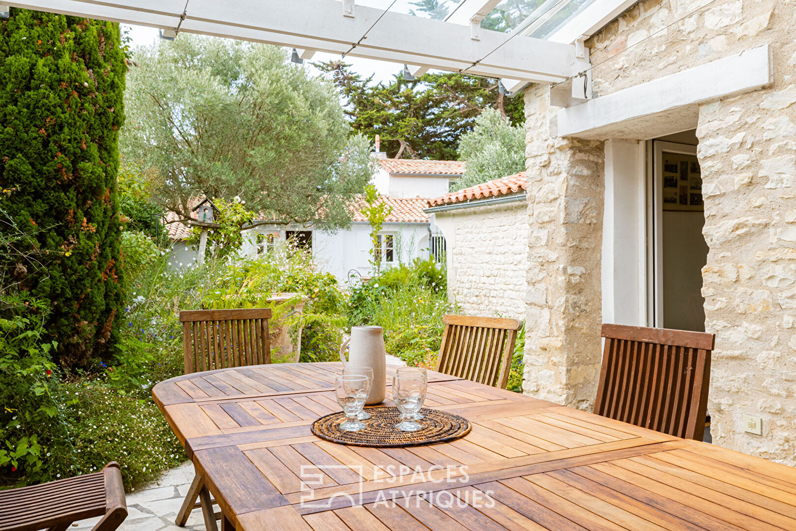 Maison de famille empreinte de quiétude