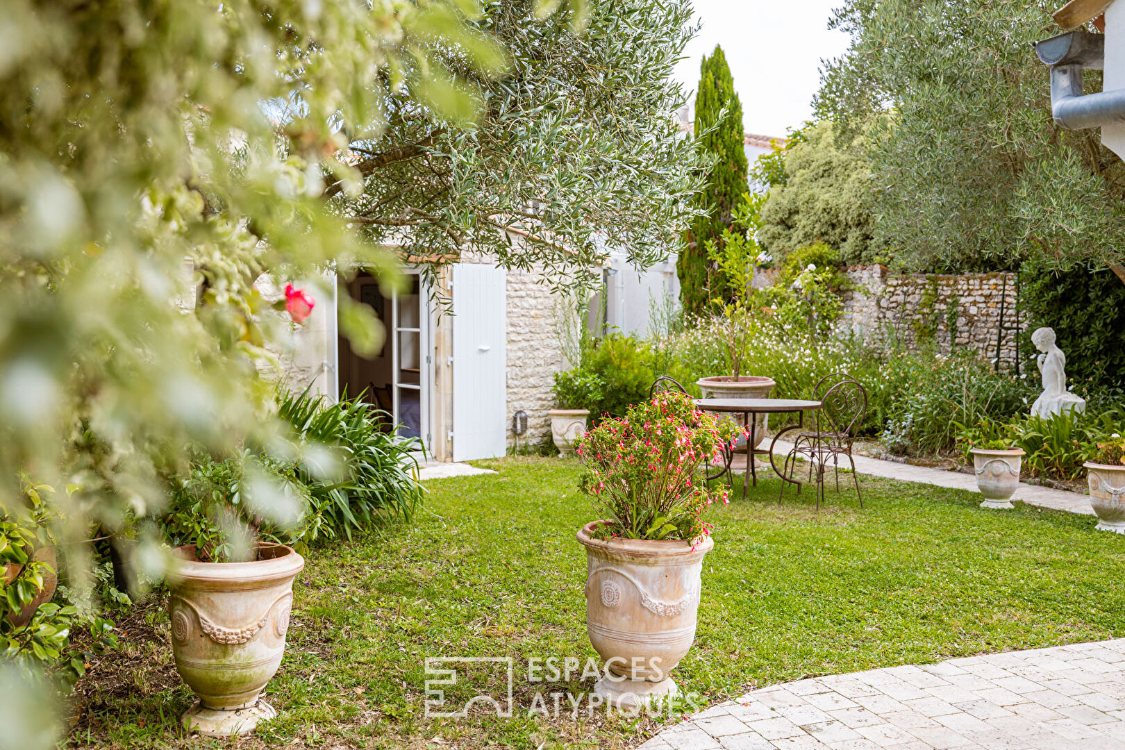 Maison de famille empreinte de quiétude