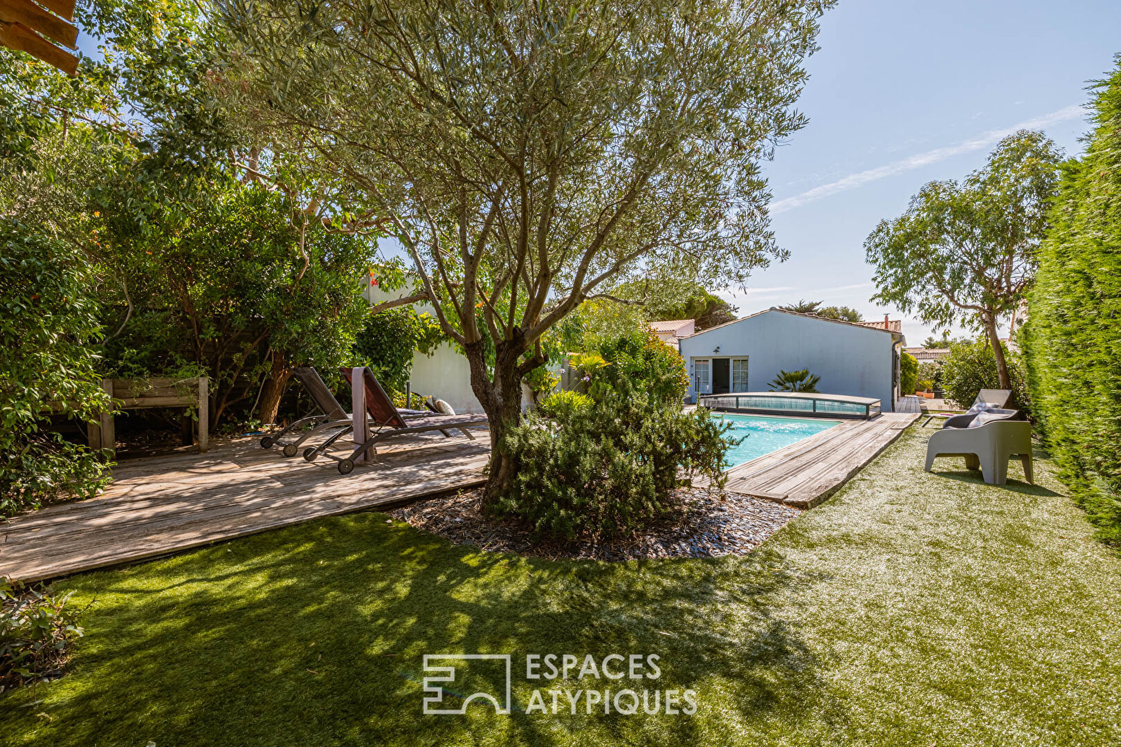 Single-story villa in a quiet location, a stone’s throw from the beaches