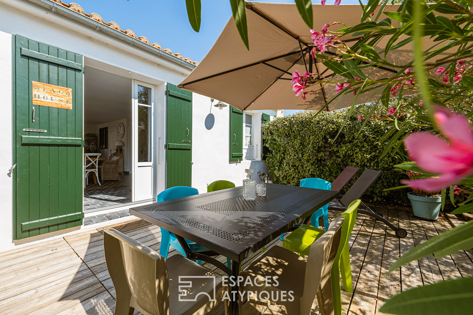 Single-story villa in a quiet location, a stone’s throw from the beaches