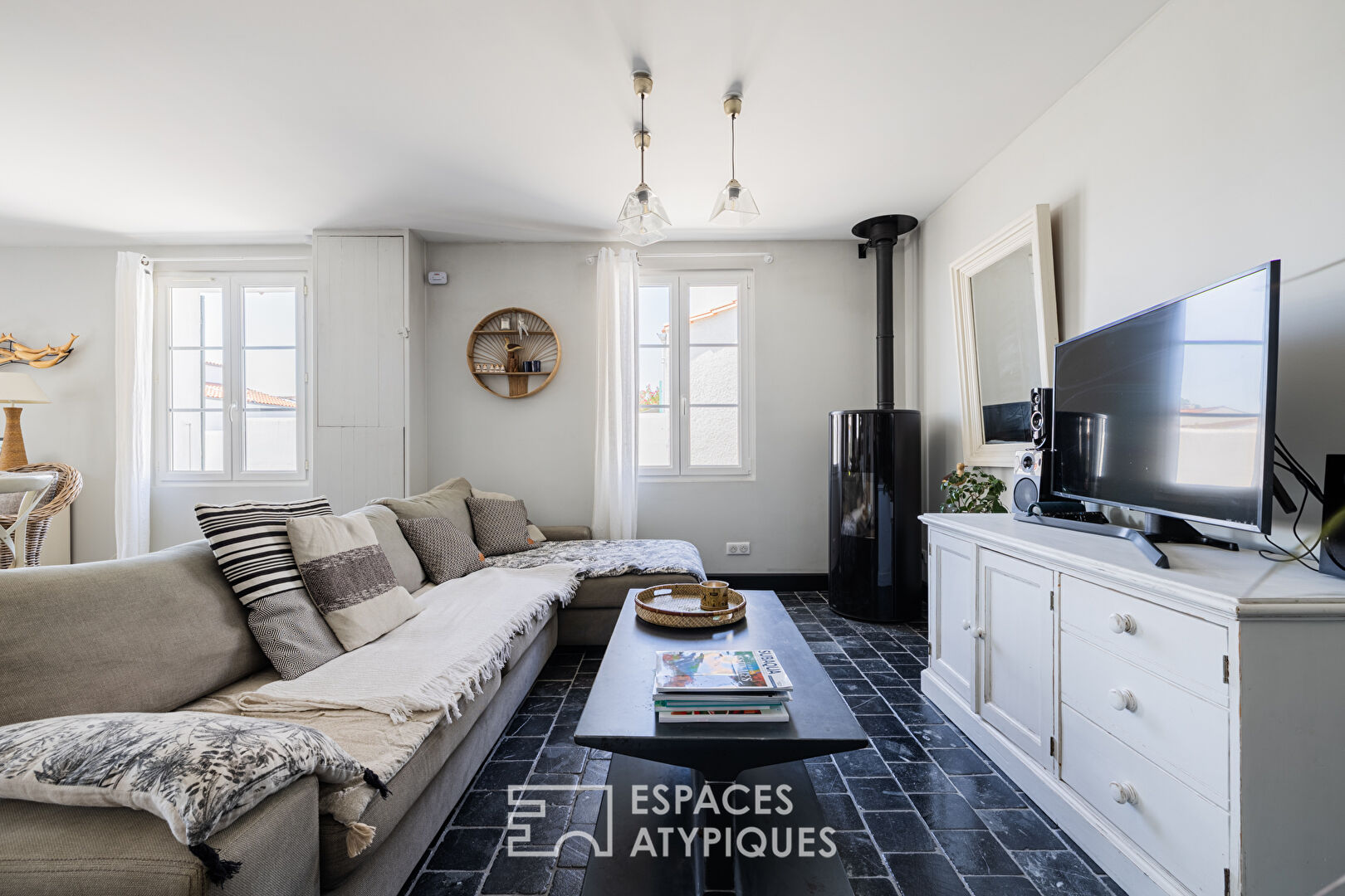 Single-story villa in a quiet location, a stone’s throw from the beaches