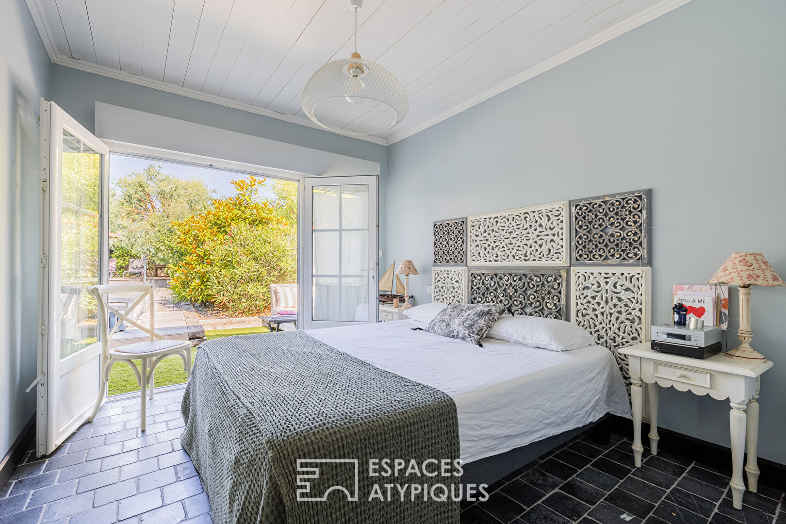 Single-story villa in a quiet location, a stone’s throw from the beaches