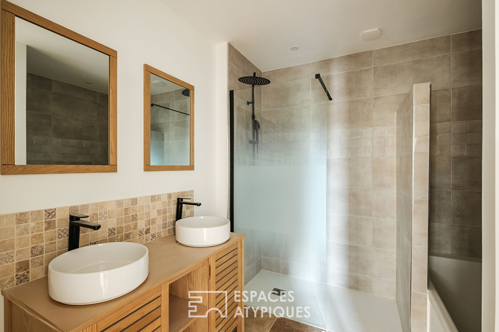 House with large terraces, in complete tranquility in Fétilly