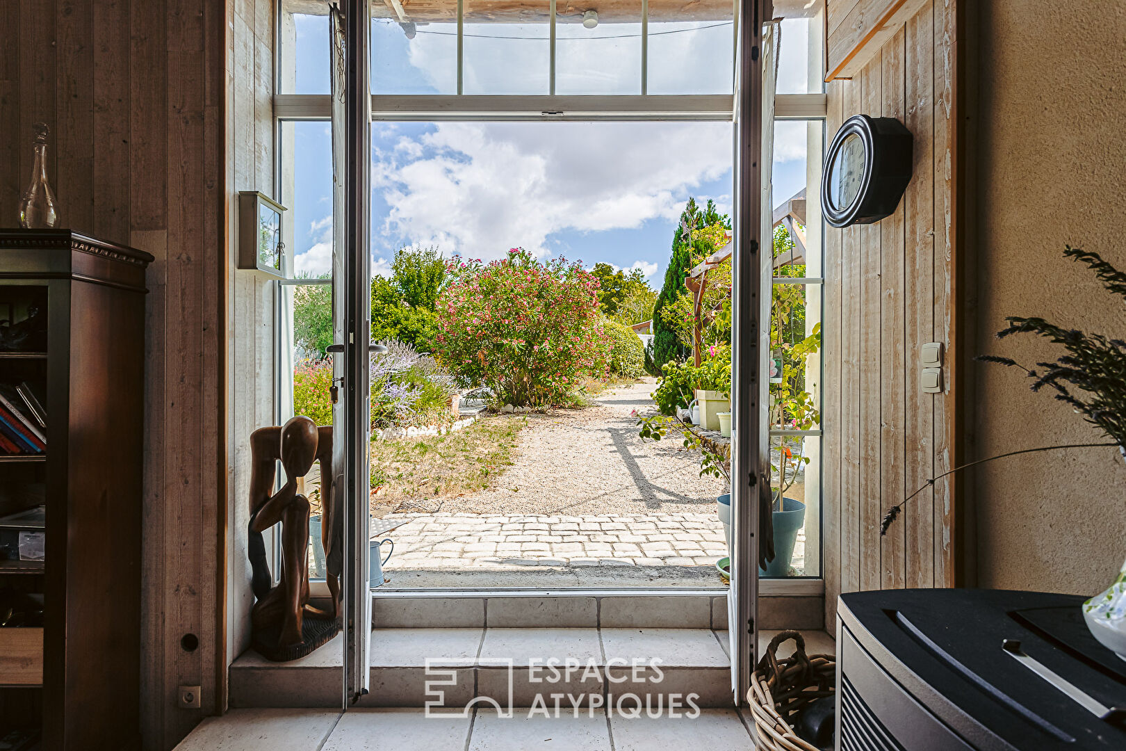 Maison familiale de caractère avec dépendances et piscine