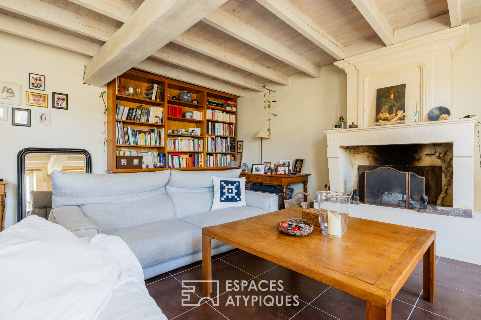 Charente property surrounded by vineyards and its two gîtes