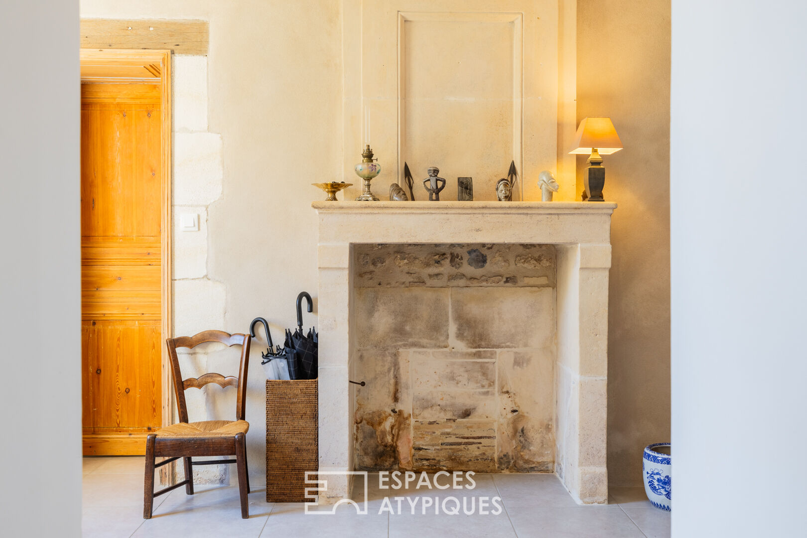 Charente property surrounded by vineyards and its two gîtes