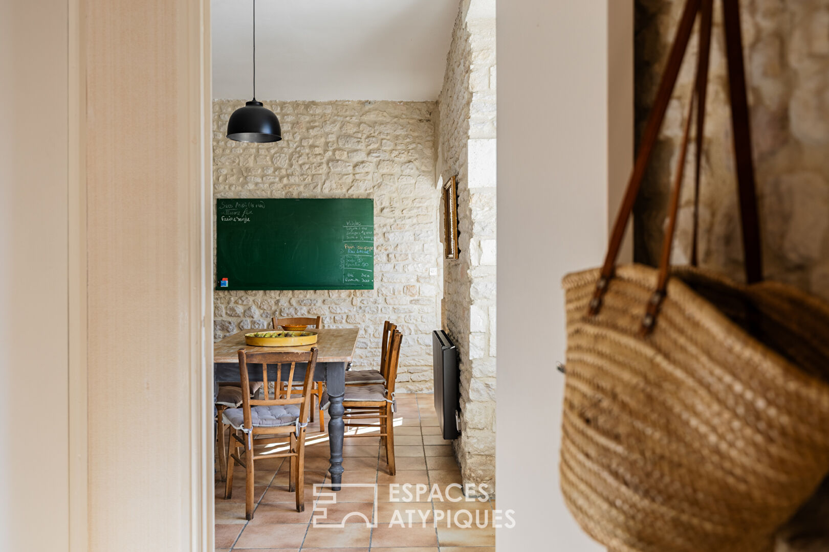 Farmhouse combining calm and authenticity