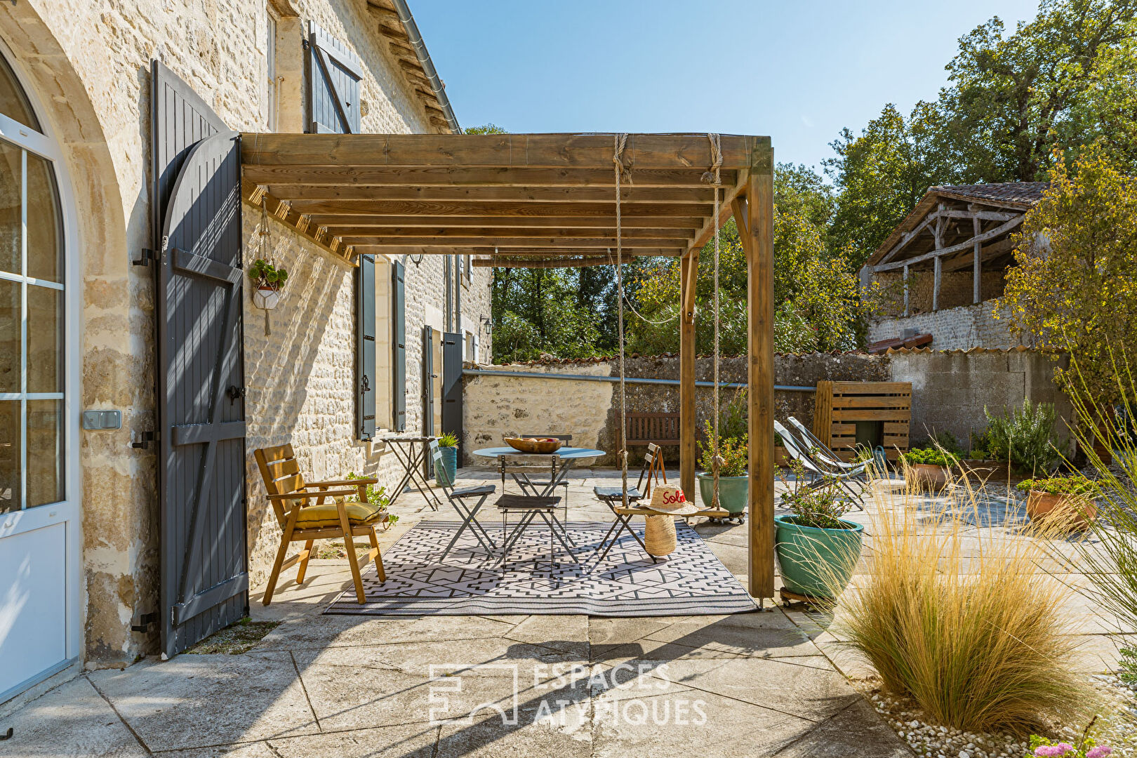 Farmhouse combining calm and authenticity