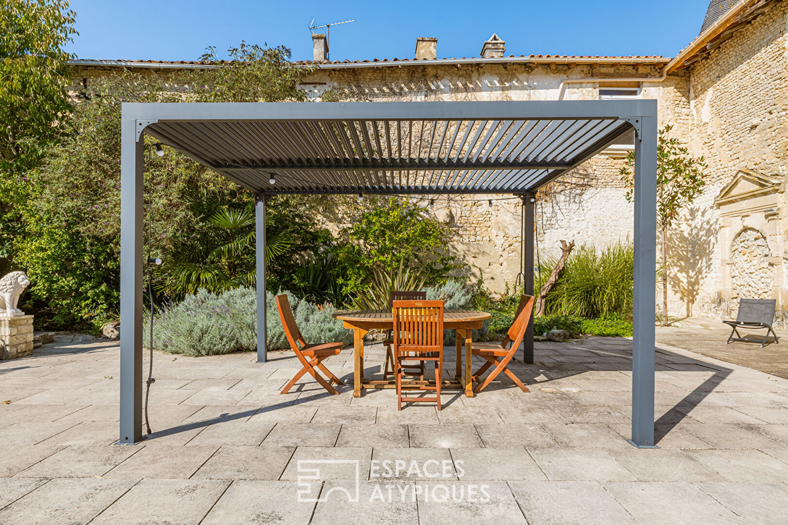 Farmhouse combining calm and authenticity