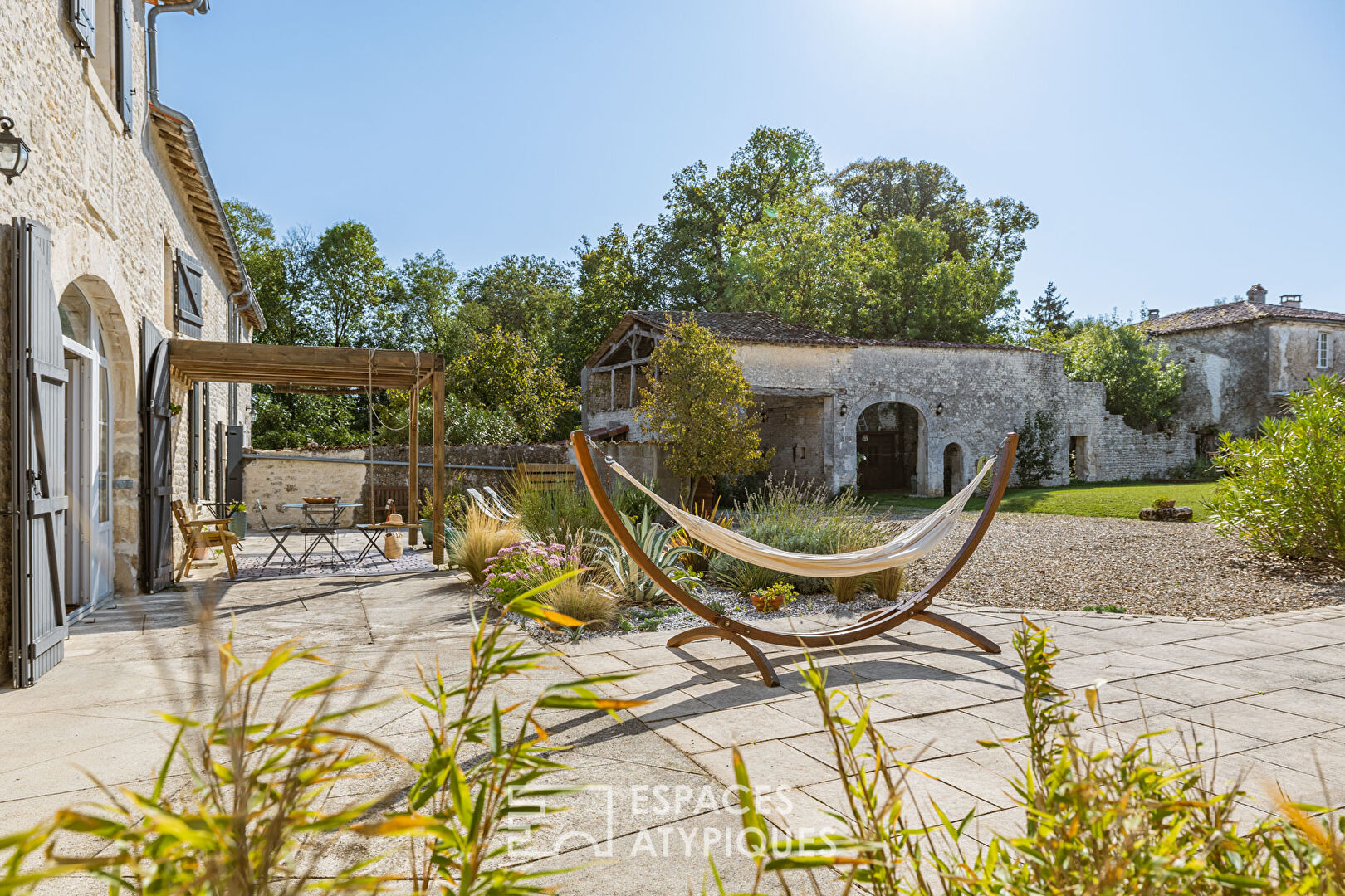 Farmhouse combining calm and authenticity