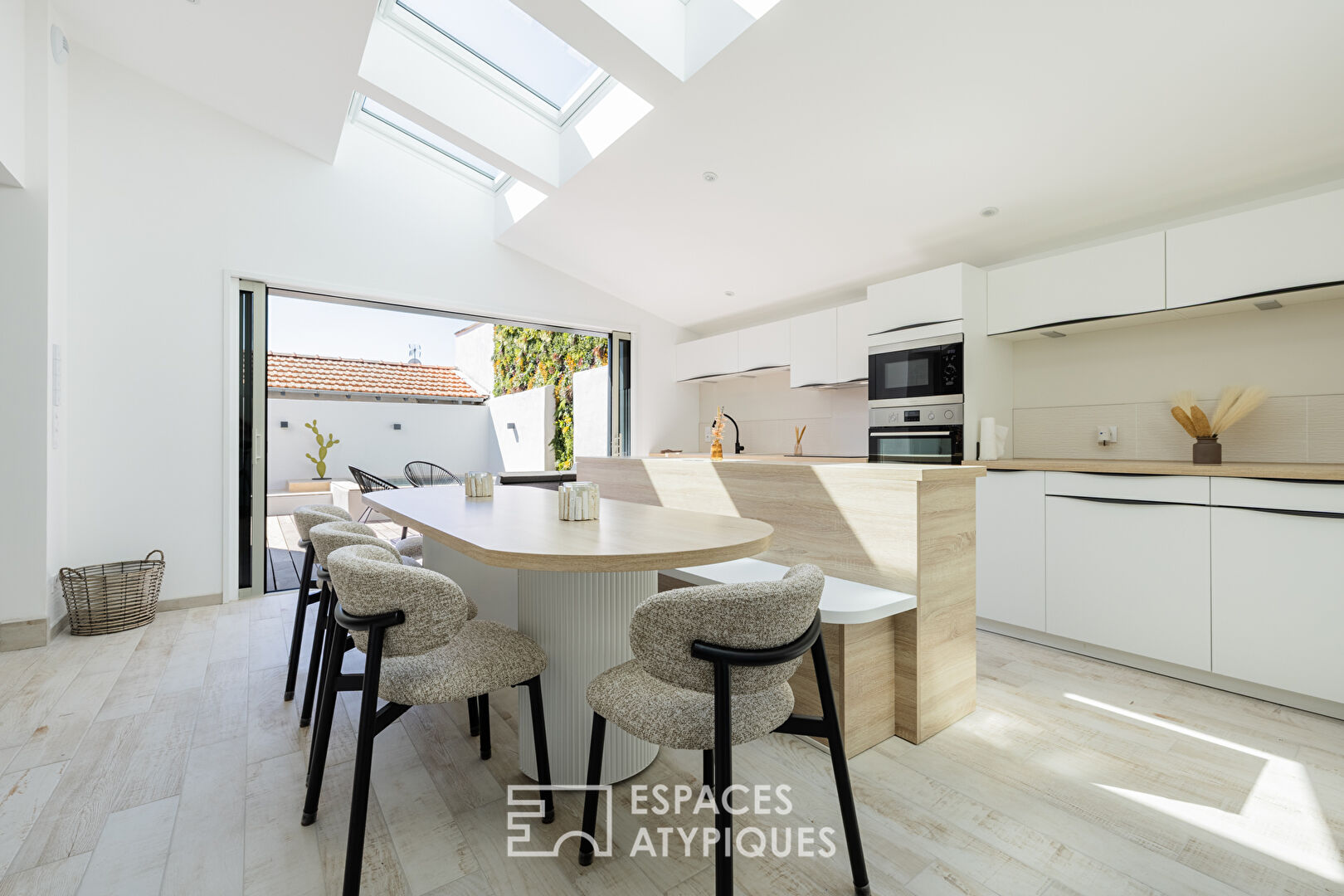 Elegant 1920s seaside resort tastefully renovated