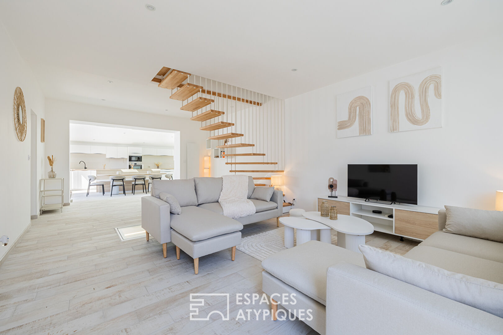 Elegant 1920s seaside resort tastefully renovated