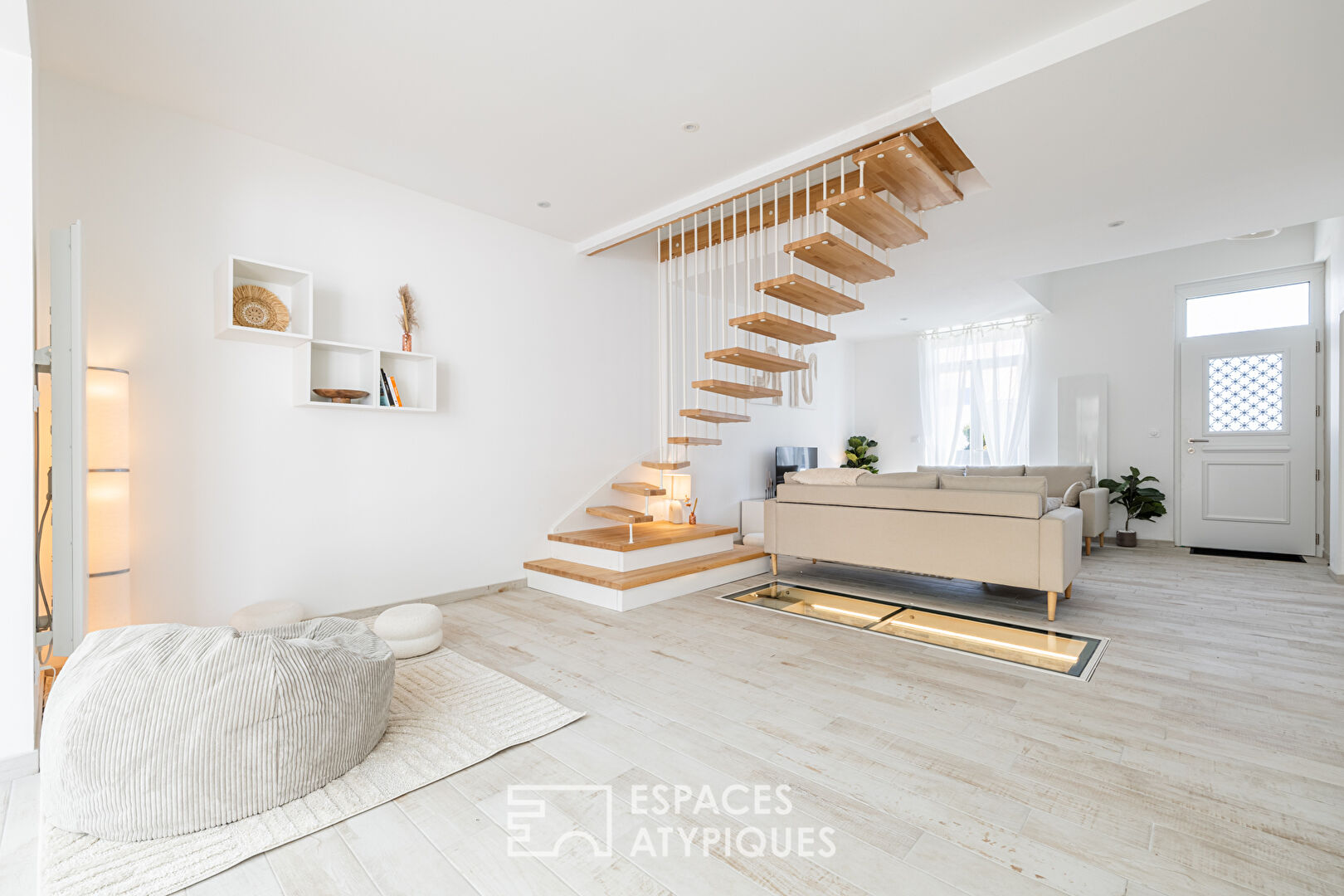 Elegant 1920s seaside resort tastefully renovated