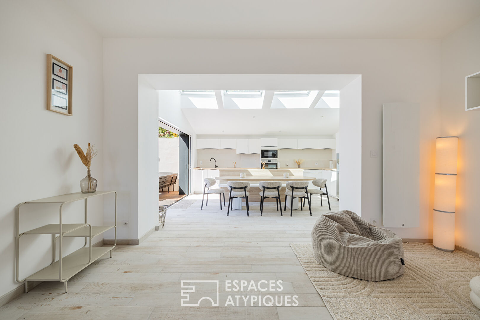 Elegant 1920s seaside resort tastefully renovated